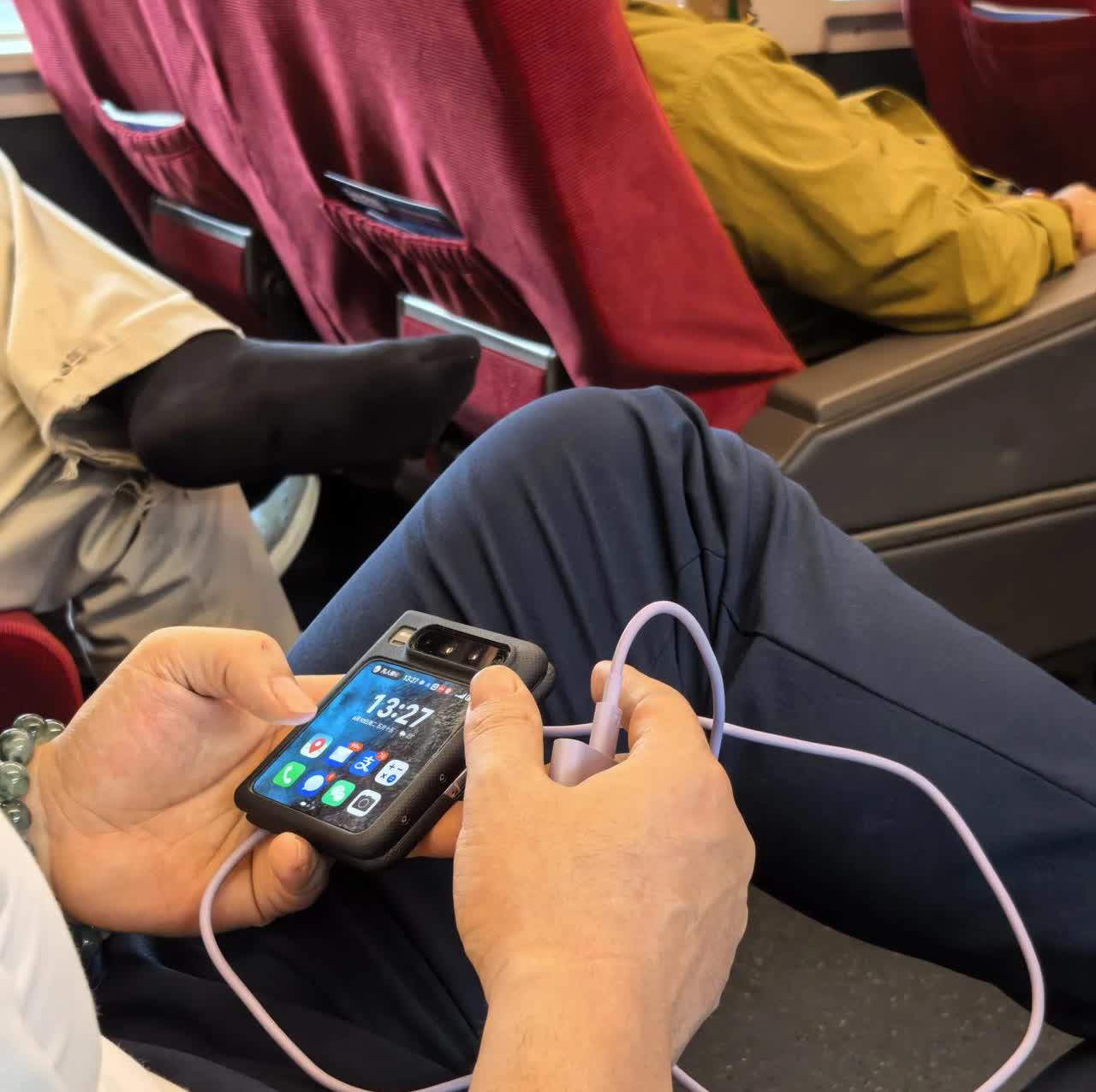 虽然知道华为PuraX卖得挺好，但是这能见度简直离谱啊！本以为阔折叠还属于小众