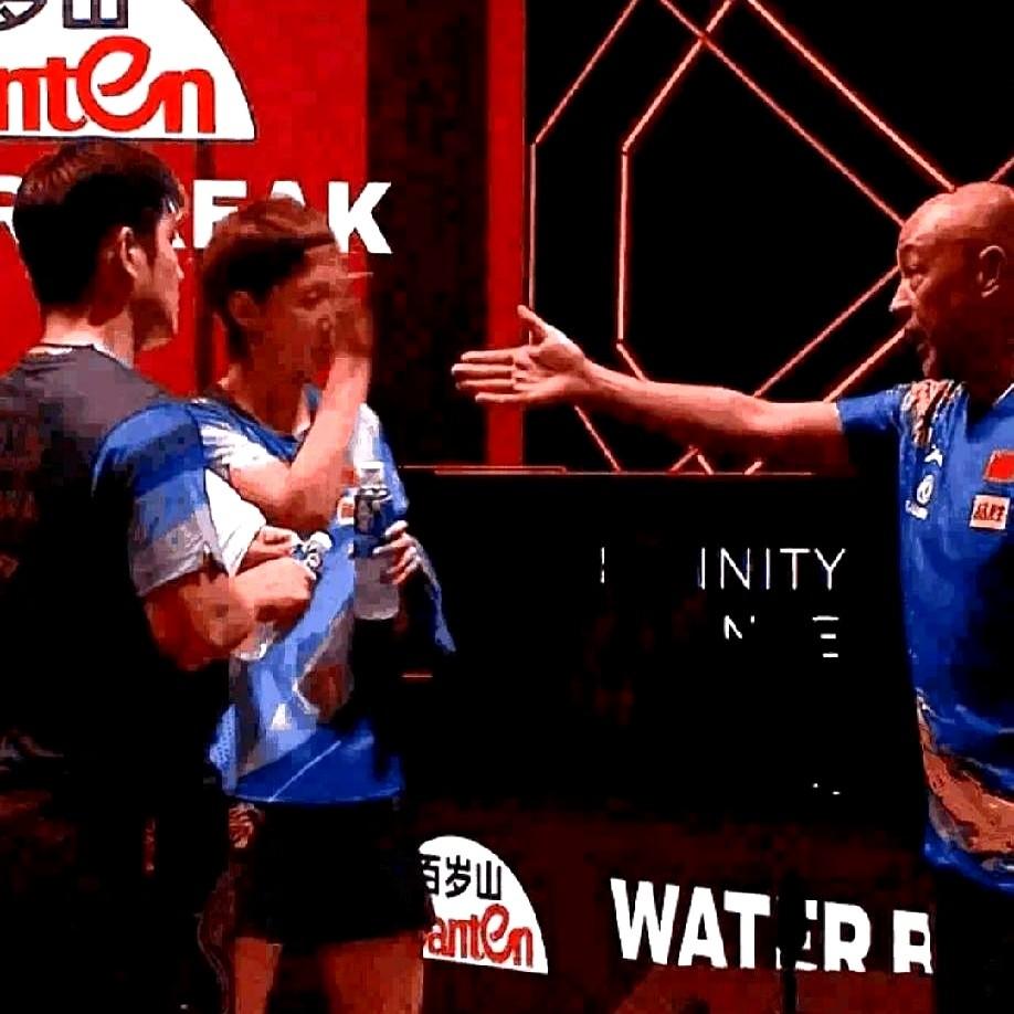 肖战差点动手，王曼昱当场黑脸甩手走人。一场混双比赛配合失误，赛后复盘时肖战激