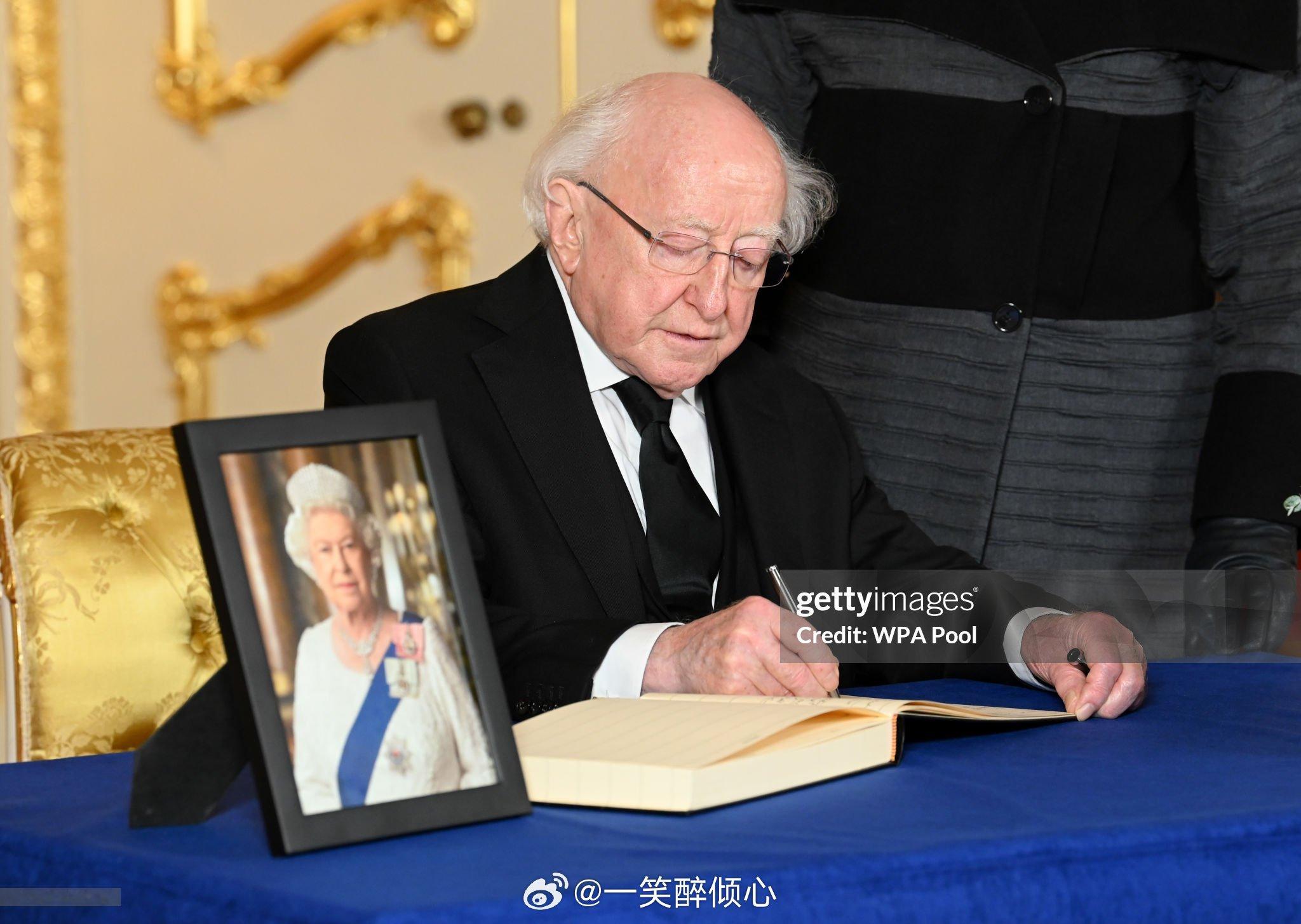 英国王室那些年，伊丽莎白二世女王和查尔斯三世与爱尔兰总统Michae