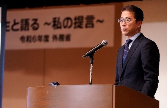 日本外务省不依不饶，就中方直呼高市姓名再次开会抗议！7号，日本外务省发言人北村俊博当天在记者会上说，