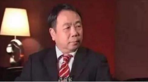 “出生在中国，我感到无比耻辱！”“钓鱼岛是日本的，中国应该立刻放弃对钓鱼岛的争夺