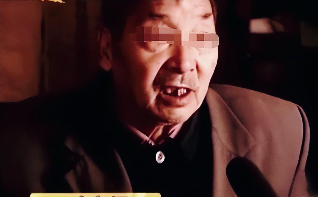 “这肯定不是你的亲儿子，你都77岁了！”安徽淮南的老屋里，叶华瑾的女儿把这句话摔