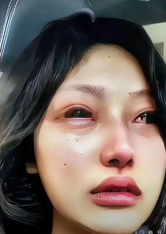 河南，一对新人大婚当天，男方安排的接亲车队已经到女方家门口，全套婚备落地、亲友悉