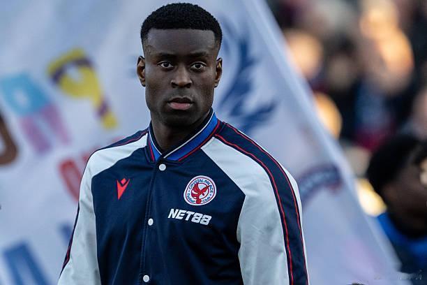 英超争冠后卫线的储备，不仅要看人数，还得看人员质量，尤其是二阵的质量。我们按照