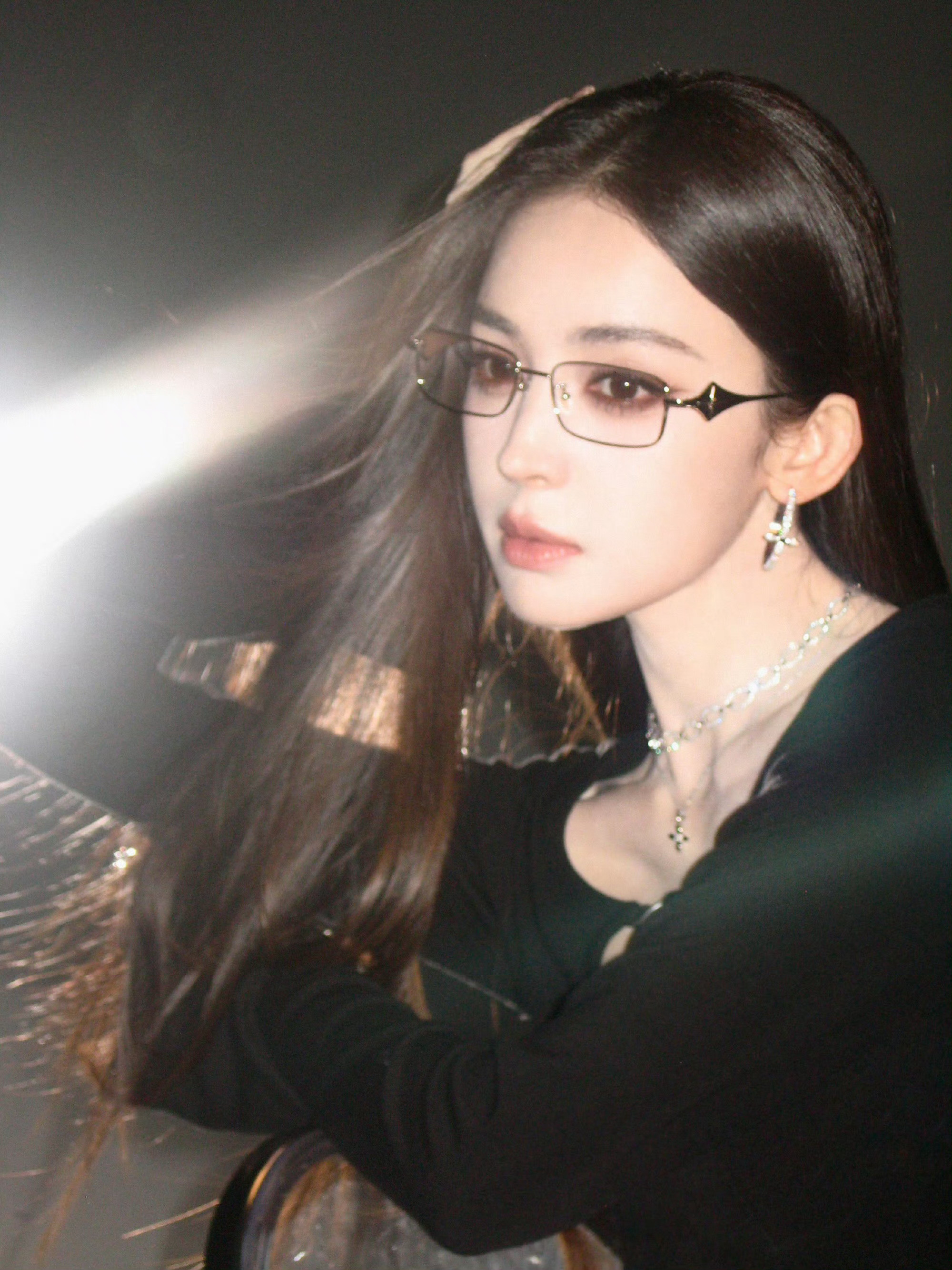 娜扎权威无需解释娜扎CCD权威无需解释救命！娜扎的CCD图自带磨皮和柔焦，这颜