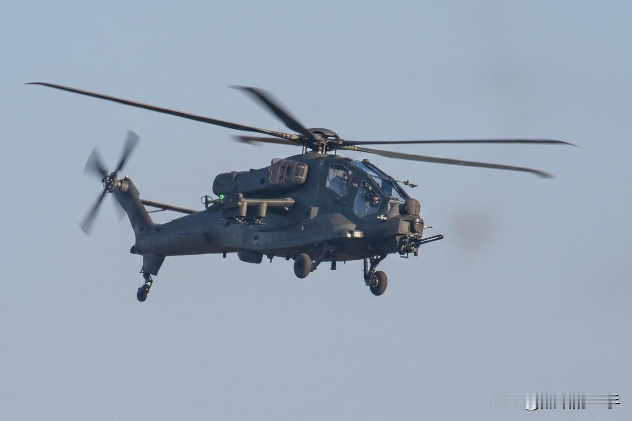 看来重型武装直升机是完成研制，开始小批量装备部队，现在准备官宣了。网上才有这么多