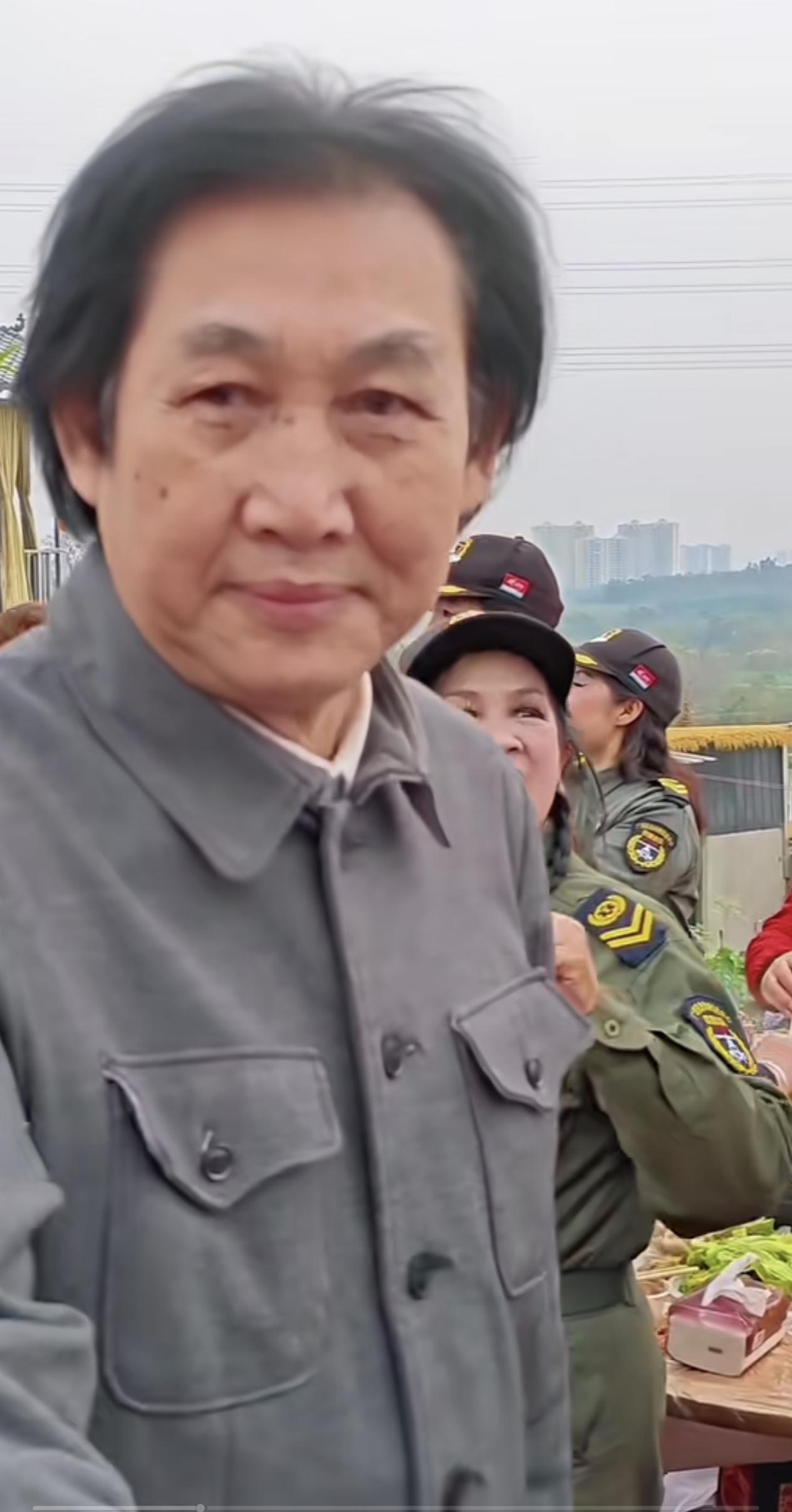 这些都是什么人啊？扮演领导人也太随意了吧？