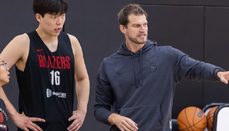 0分0助0断0帽！杨瀚森NBA首秀惨淡收场：上场=送3记三分，中国男篮核心跌落神坛？