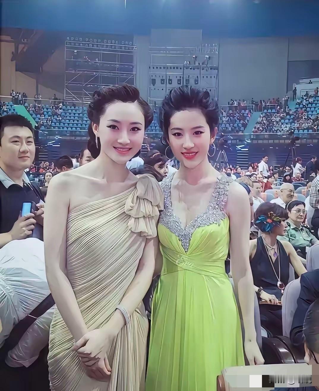 也是见到顶级的美貌了，还俩[呲牙笑]