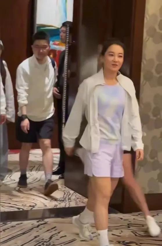 说真的，以前觉得贾玲胖，现在觉得贾玲性感！[捂脸哭]以前看贾玲，真的没有一点
