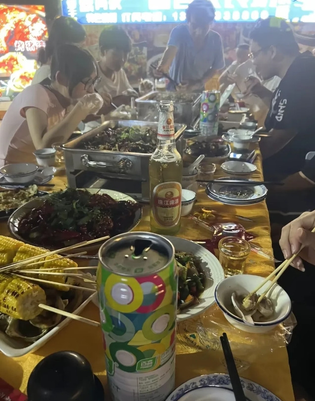 有的人做生意真不在行。我和同事常去一家烤鱼大排档吃饭，每月去个三四回，每次消费四
