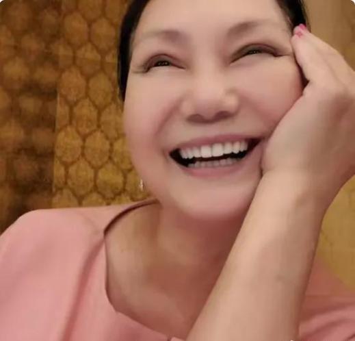 黄春梅做梦都要笑醒了吧！汪小菲和马筱梅的婚礼前夕，s妈连发两天小作文，真的起