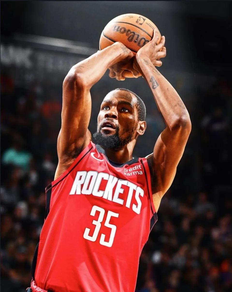 很多球迷都在怪火箭高层和乌度卡不买控卫，其实他们精着呢！ 从赛季开始到现在，