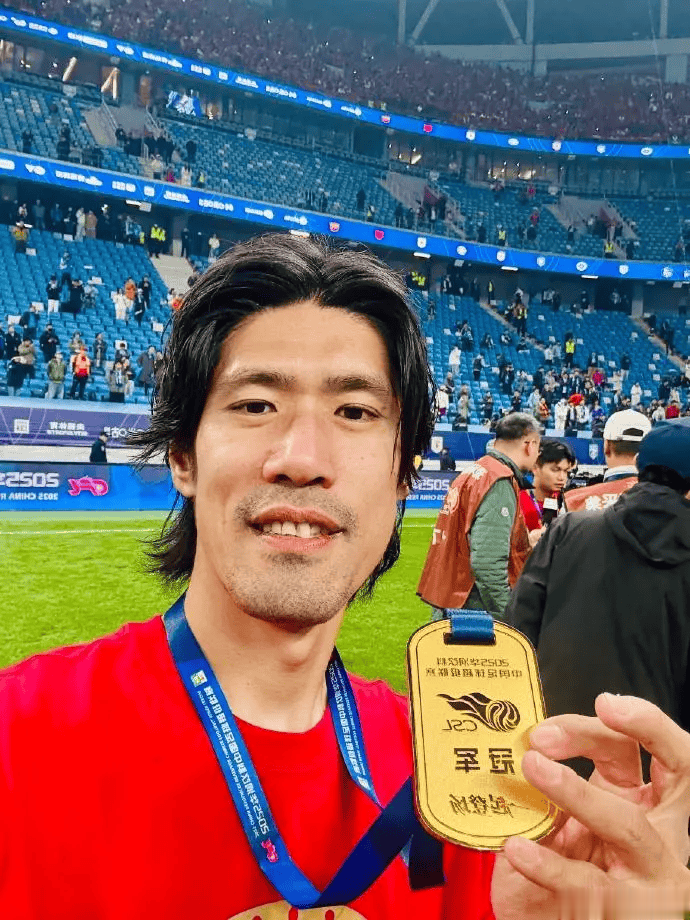 东体: 吕文君回绝了其他俱乐部的报价, 他未曾想过离开海港