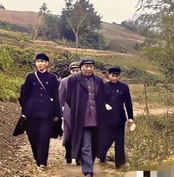 中华上下五千年，能真正把“为老百姓活”刻进骨子里的领袖，我打心底里只认毛泽东！不