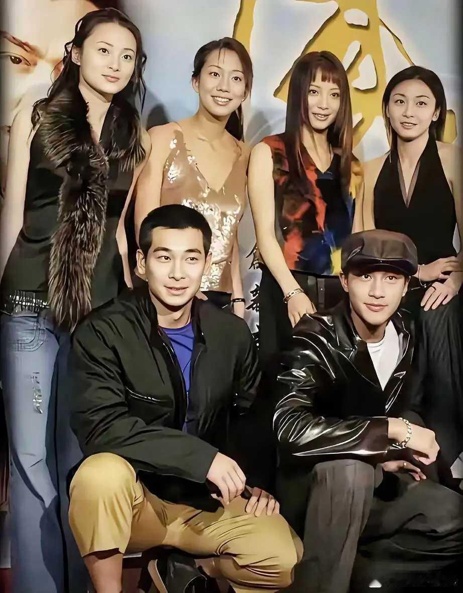 蒋勤勤真是出挑，一眼就看到她当年的明星每个人都很有辨识度何润东这张照片拍出了神颜