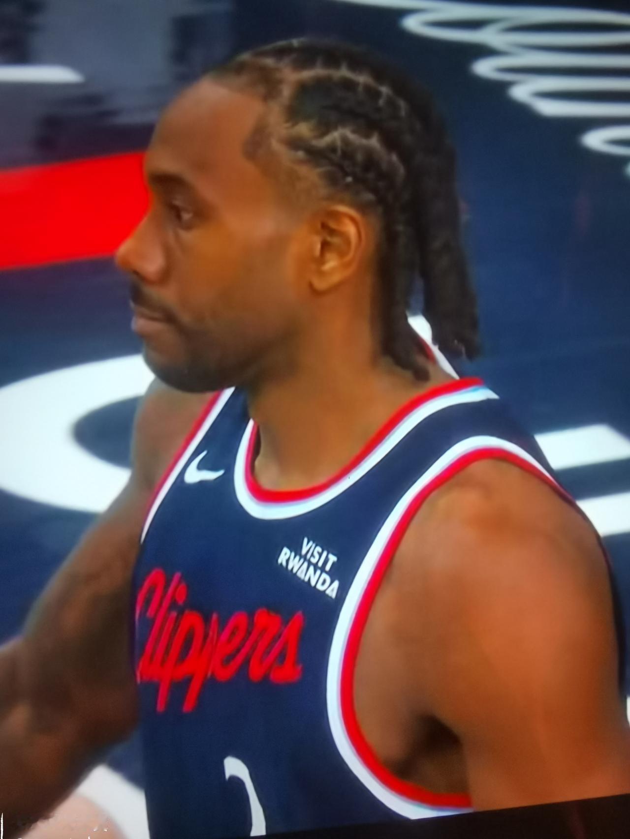 伦纳德本赛季仅两次被人完全击败快船附加赛121-126，输给