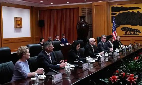 美国来华访问的议员突然对我们撂下了重话！就在福建舰成功使用电磁弹射技术弹射三架战