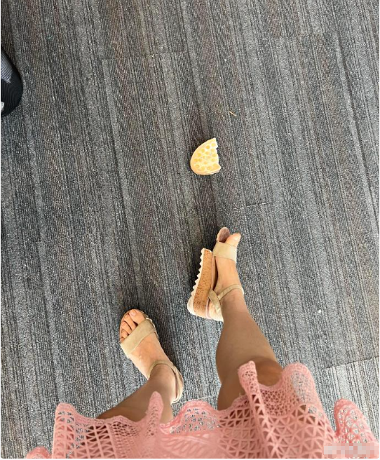 不要穿太久没穿的鞋子赴宴​​​