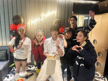 邵子恒太有面了，五位影后姐姐为了帮他准备生日惊喜差点吵起来。刘嘉玲提出的假装吵架