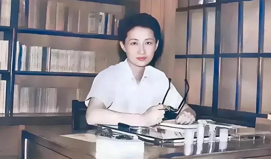 1947年，台湾，时年35岁的赵四小姐真实照片，这可不是演员扮演的样子，而是货真