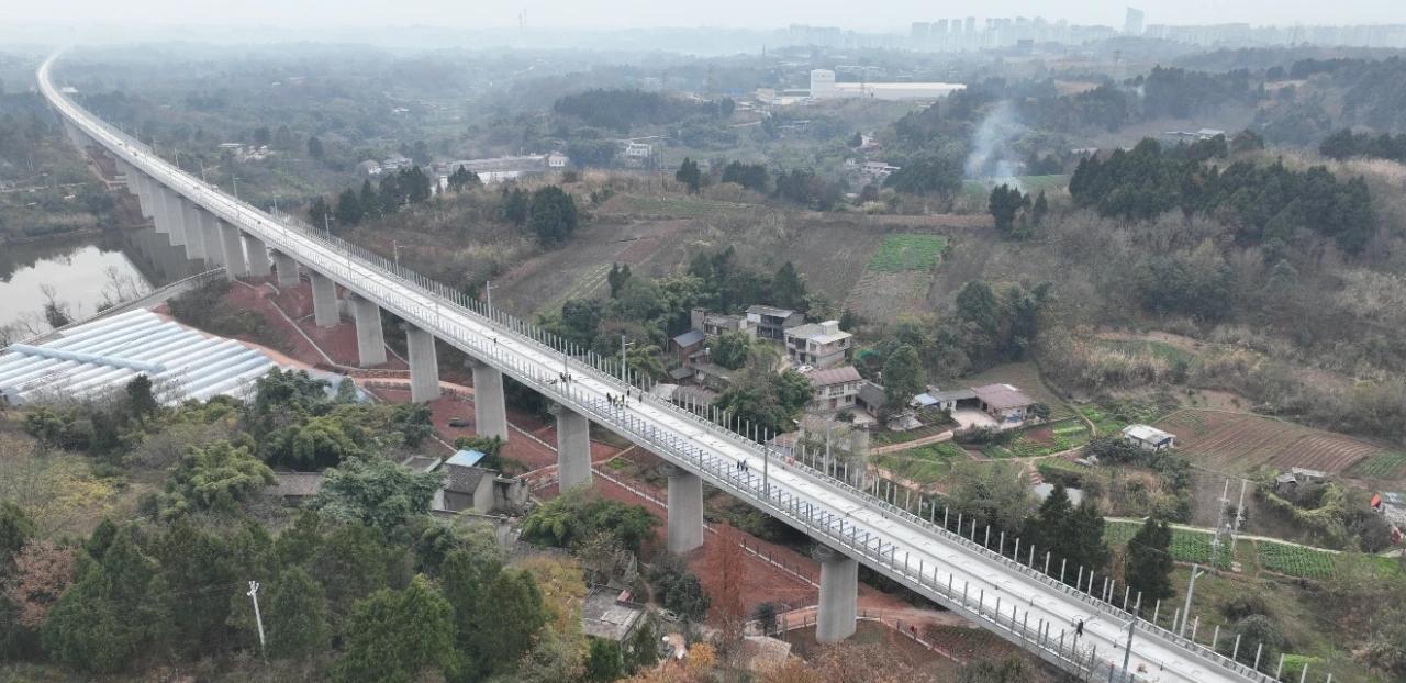 近期，中国铁道科学研究院集团公布全球领先的CR450时速450公里动车组最新测试