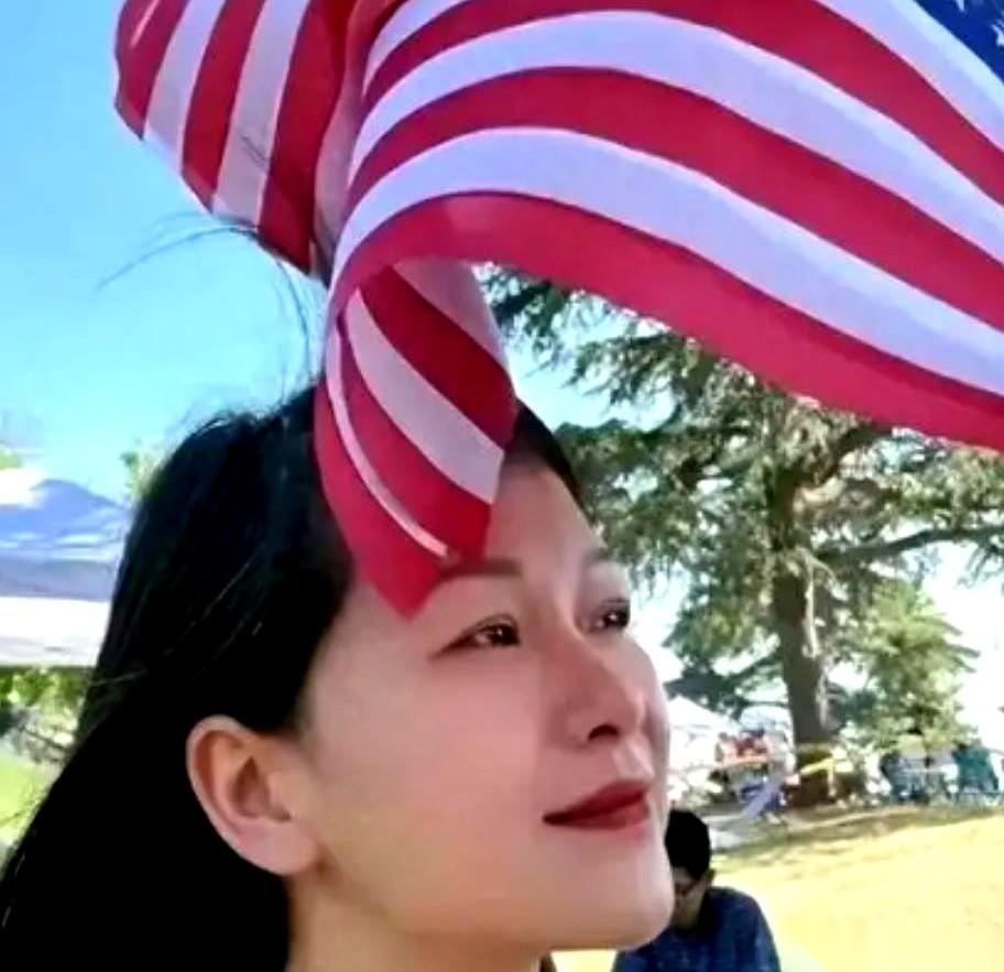 最近，网文圈那位写过《叹君泪》、手握上百万粉丝的美女主笔“汐颜”，成了一出反转剧