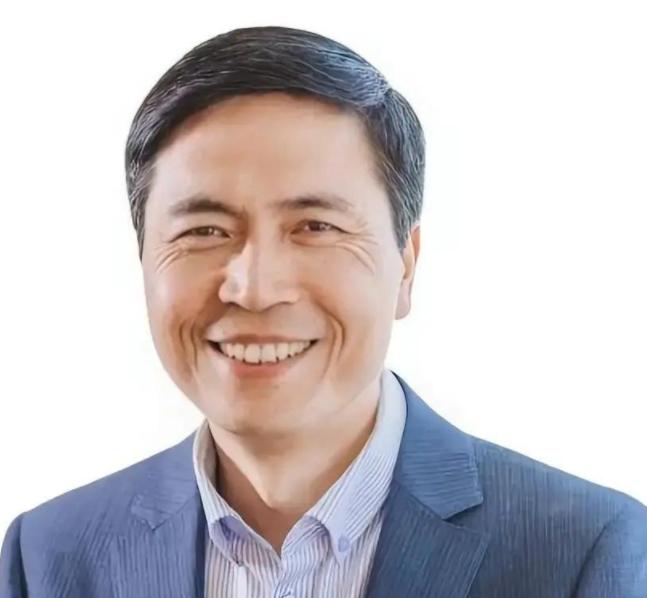 哈佛终身教授辞职回国，女儿放弃美籍他走那天，实验室同事以为只是休假。三个月后