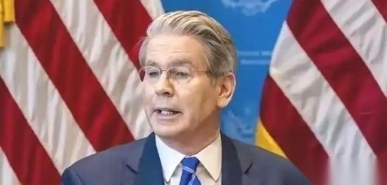 美国财长贝森特公开声称：世界没法承受，一个贸易顺差达到，一万亿美元的中国！中国想