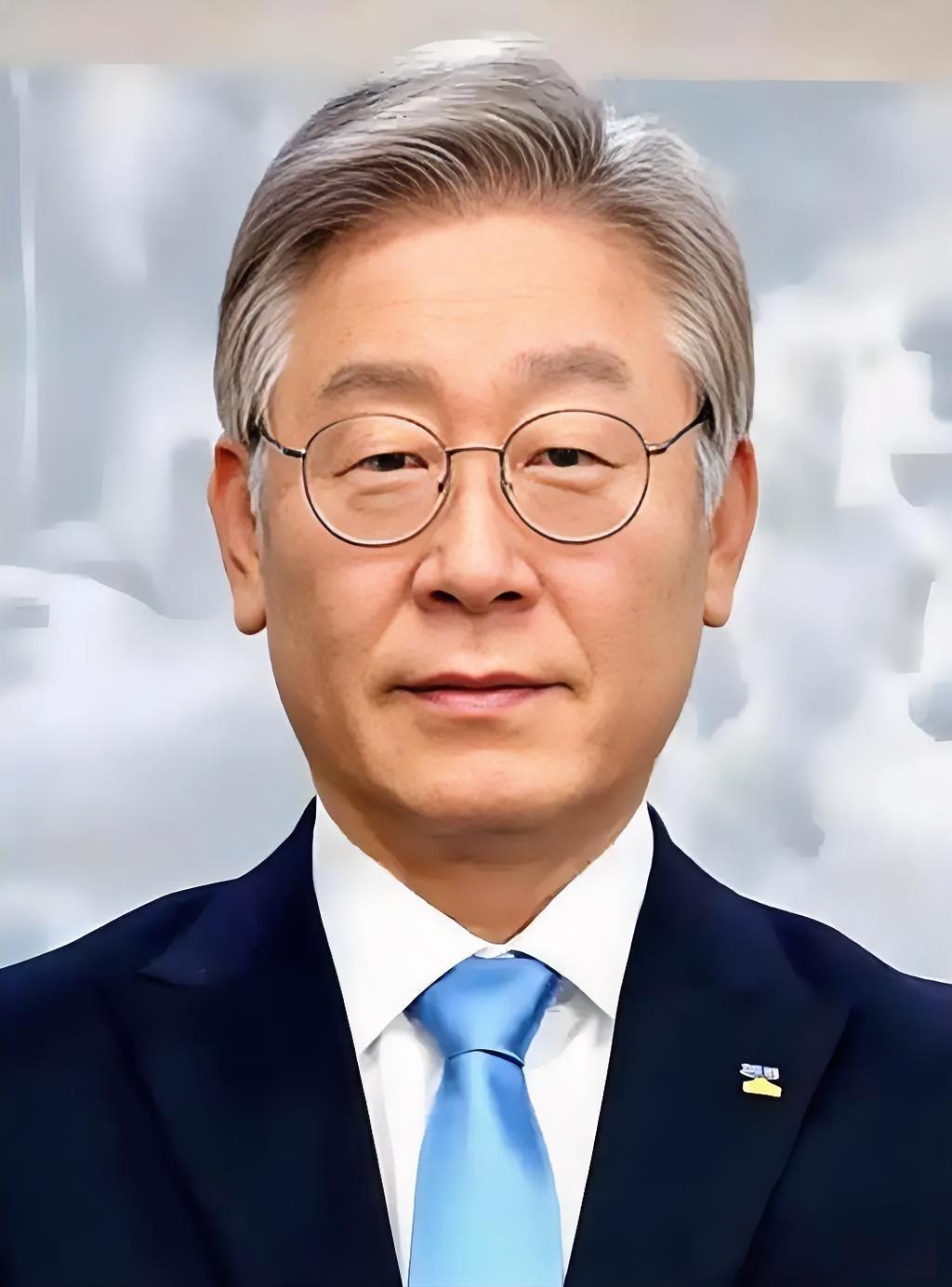 快讯，韩国传来最新消息！2025年12月29日零点刚过，首尔的夜空下发生了