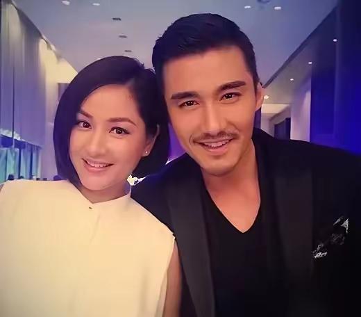 54岁的胡兵躺在病床上，举着手机录视频，刀口还在渗血，嘴角却带着笑。评论区里，瞿