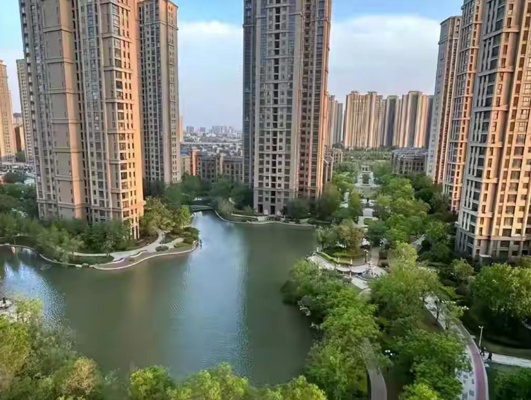 有人预测：再过5年，房价将会翻倍上涨，理由是任何事情没有一成不变的，房价也一样，