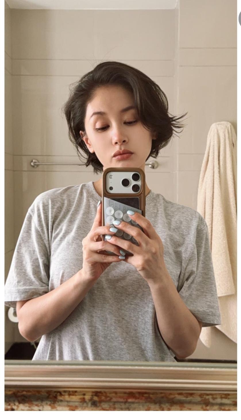 王子文，高级脸真的好适合短发。