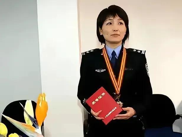 最讽刺的冤案！神探封神时刻，正是无辜者最绝望的瞬间2006年，身陷囹圄的张