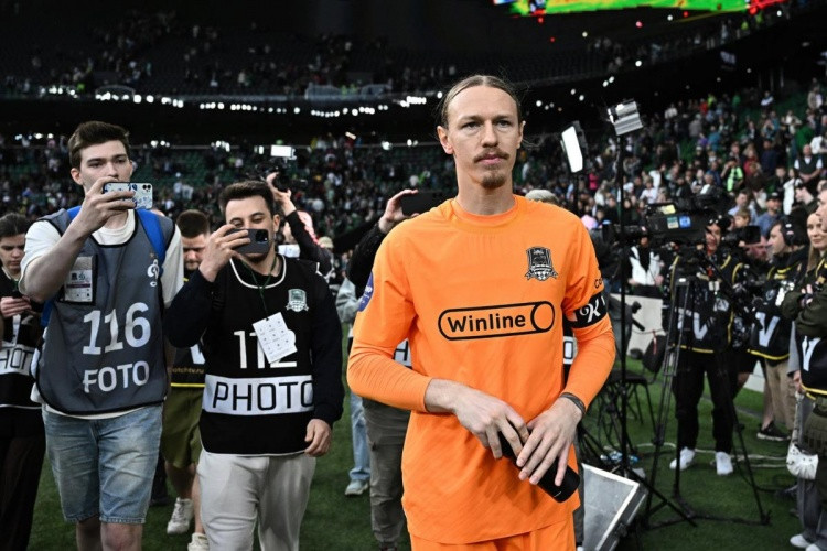 高智商俄罗斯门神, 四连扑点, 萨福诺夫究竟什么来头?