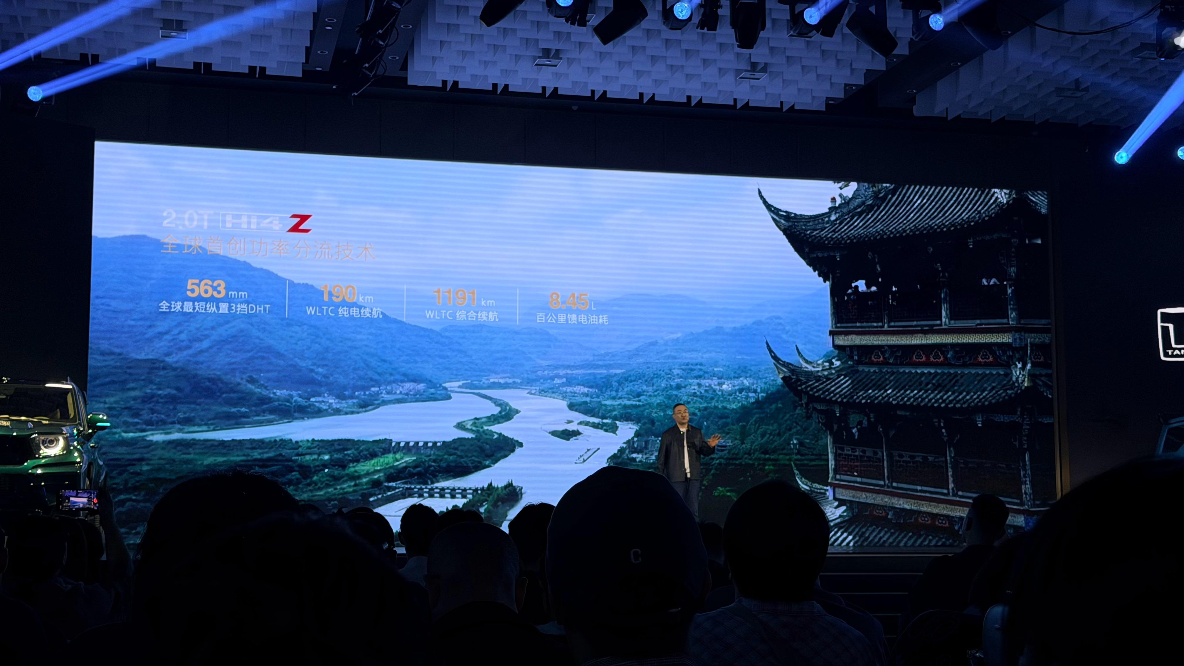 坦克700Hi4-Z的系统确实强大，硬核越野里独一份。而且整个动力体验真的是