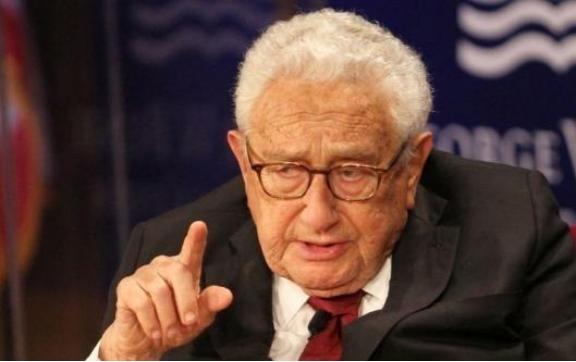 🌞一旦中美开战，美军将全面轰炸中国？100岁的基辛格曾发出过警告：“美国盟