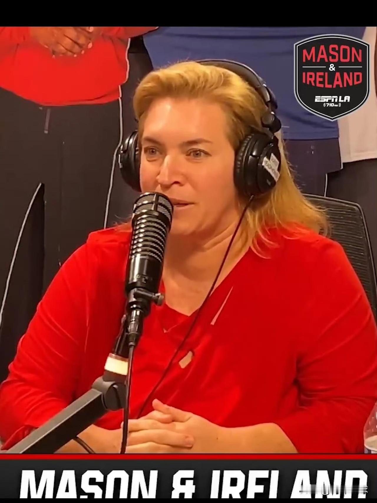 误会詹姆斯了！今天，ESPN知名女记者拉蒙纳在节目中透露：詹姆斯并没有要求湖