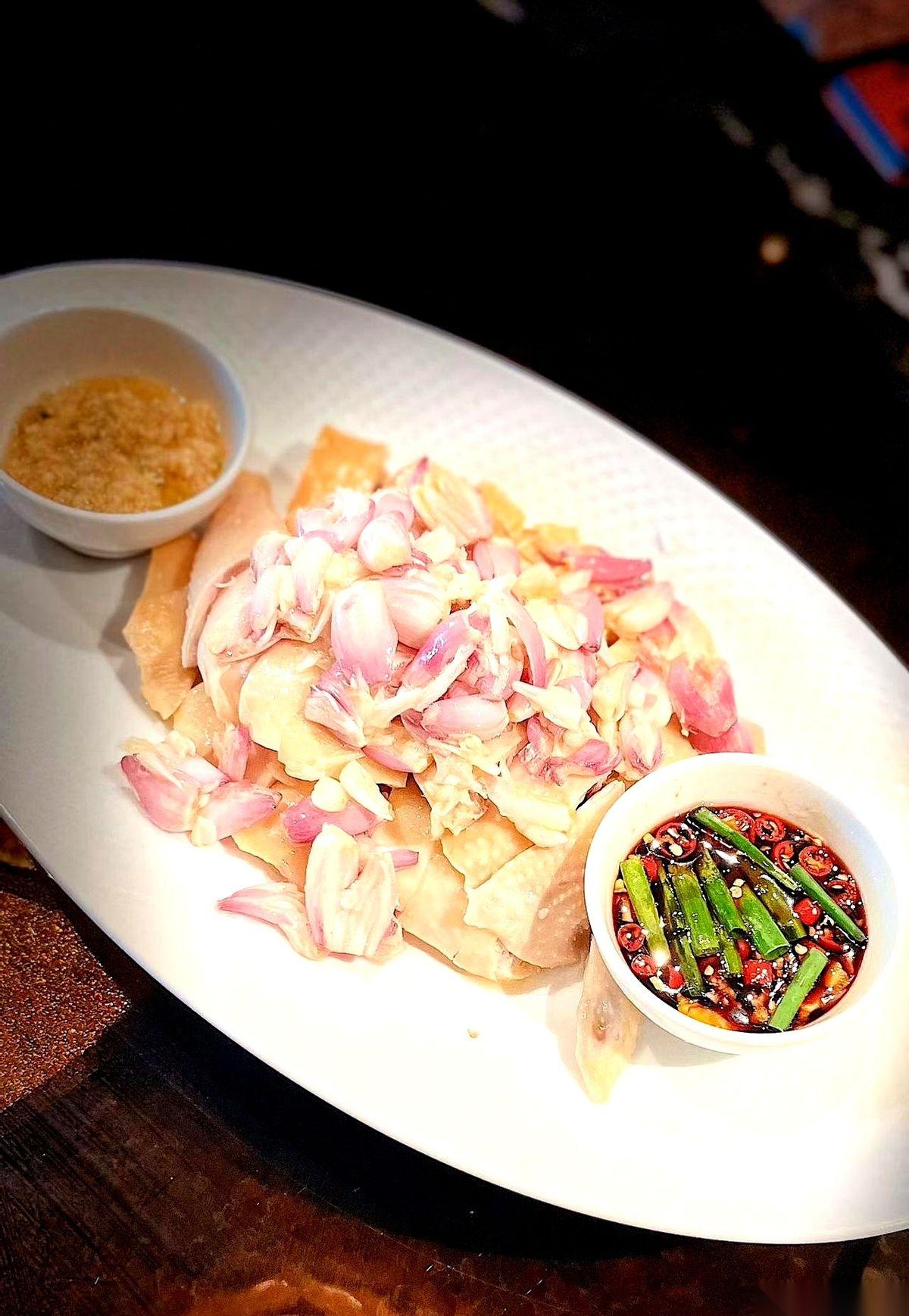 就为那碗海肠捞饭，真的。你要跟我聊北京的粤菜，要是没吃过粤小馆这碗饭，我劝你话