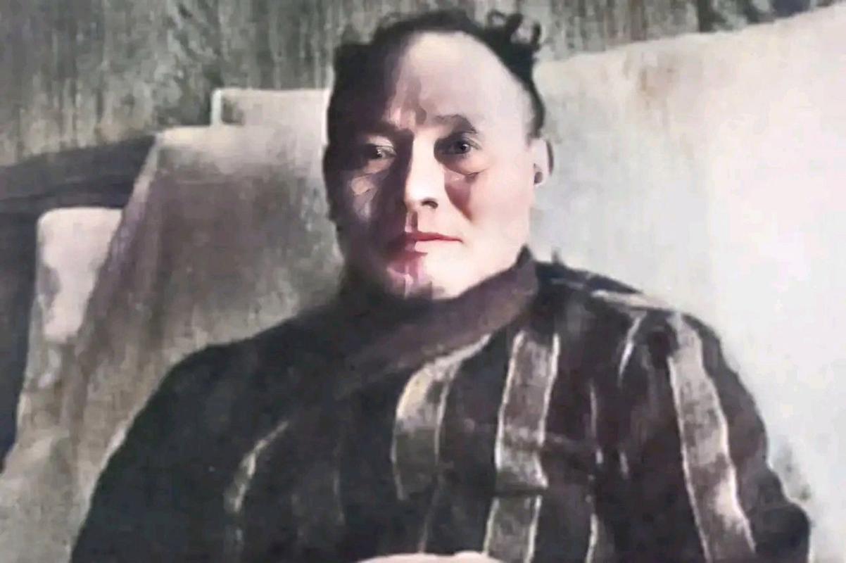 1953年汤恩伯病重，想到美国做手术，但拿不出路费和手术费，向陈诚求助，陈诚很是