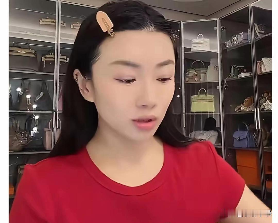 程晓玥最近直播聊起婚姻，说自己离婚了。这可不是闹矛盾或者冲动下的决定，是认真考虑