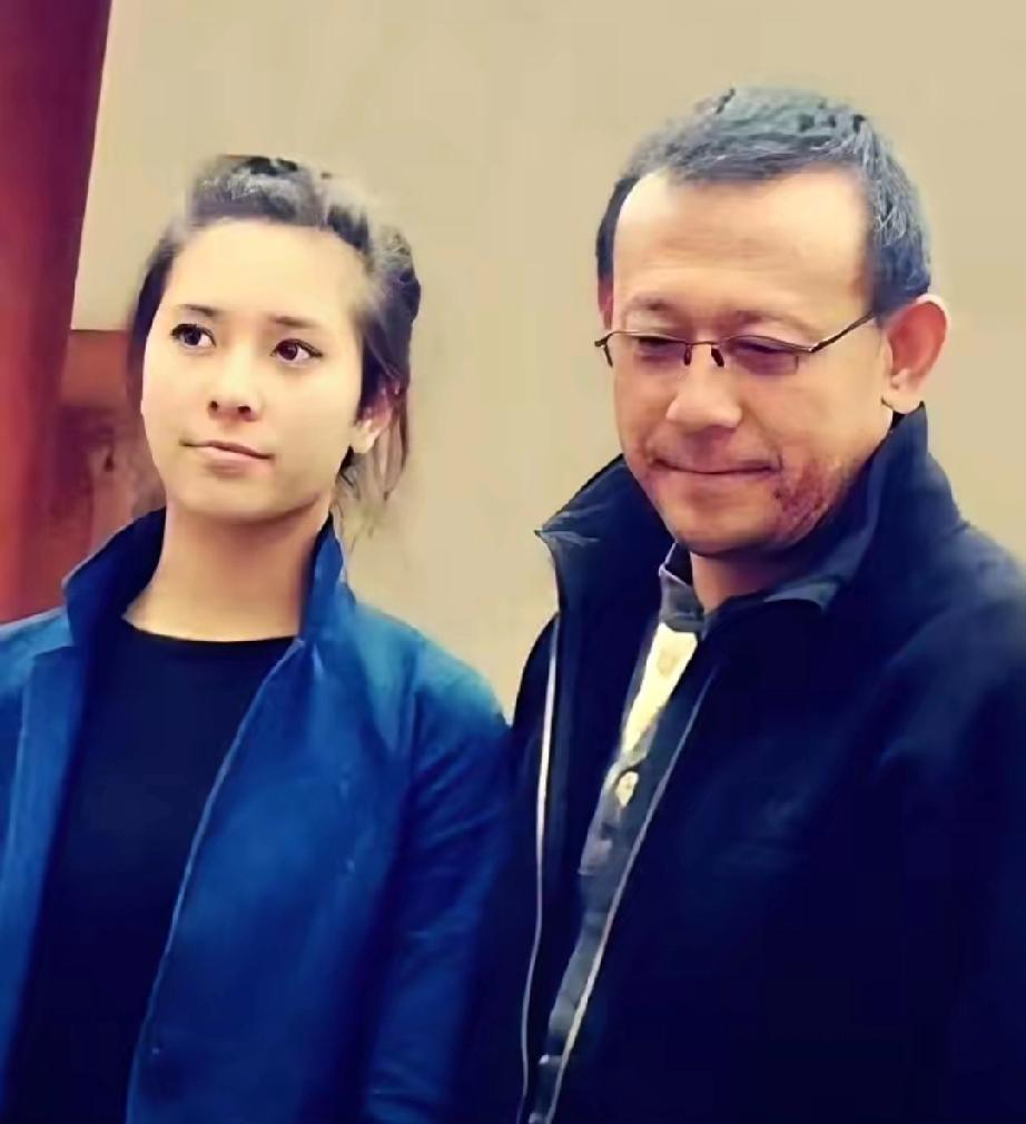 63岁姜文喜当外公！混血女儿官宣怀孕，铁汉柔情太好磕全网沾喜气！6