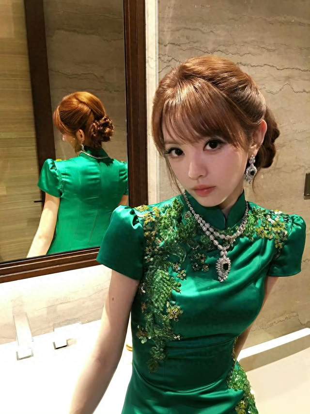 如画中少女, 田曦薇这身绿旗袍太出彩