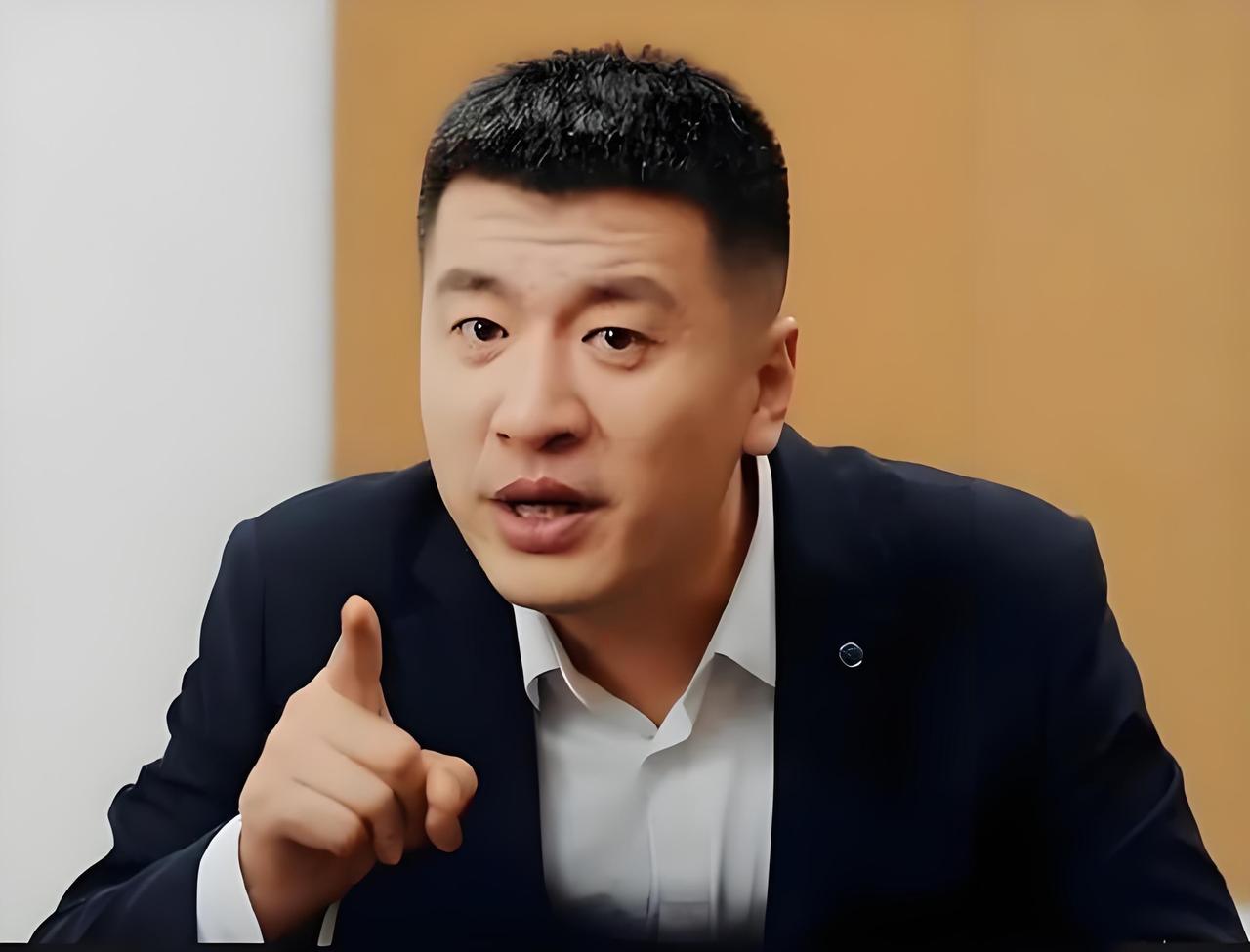 张雪峰的瓜越来越大了张雪峰老师表达“若有战，必捐款”的心愿，被七位记者同时抨