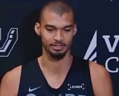 文班亚马谈枪击案: 看到新闻感到很震惊, 我对此感到担忧