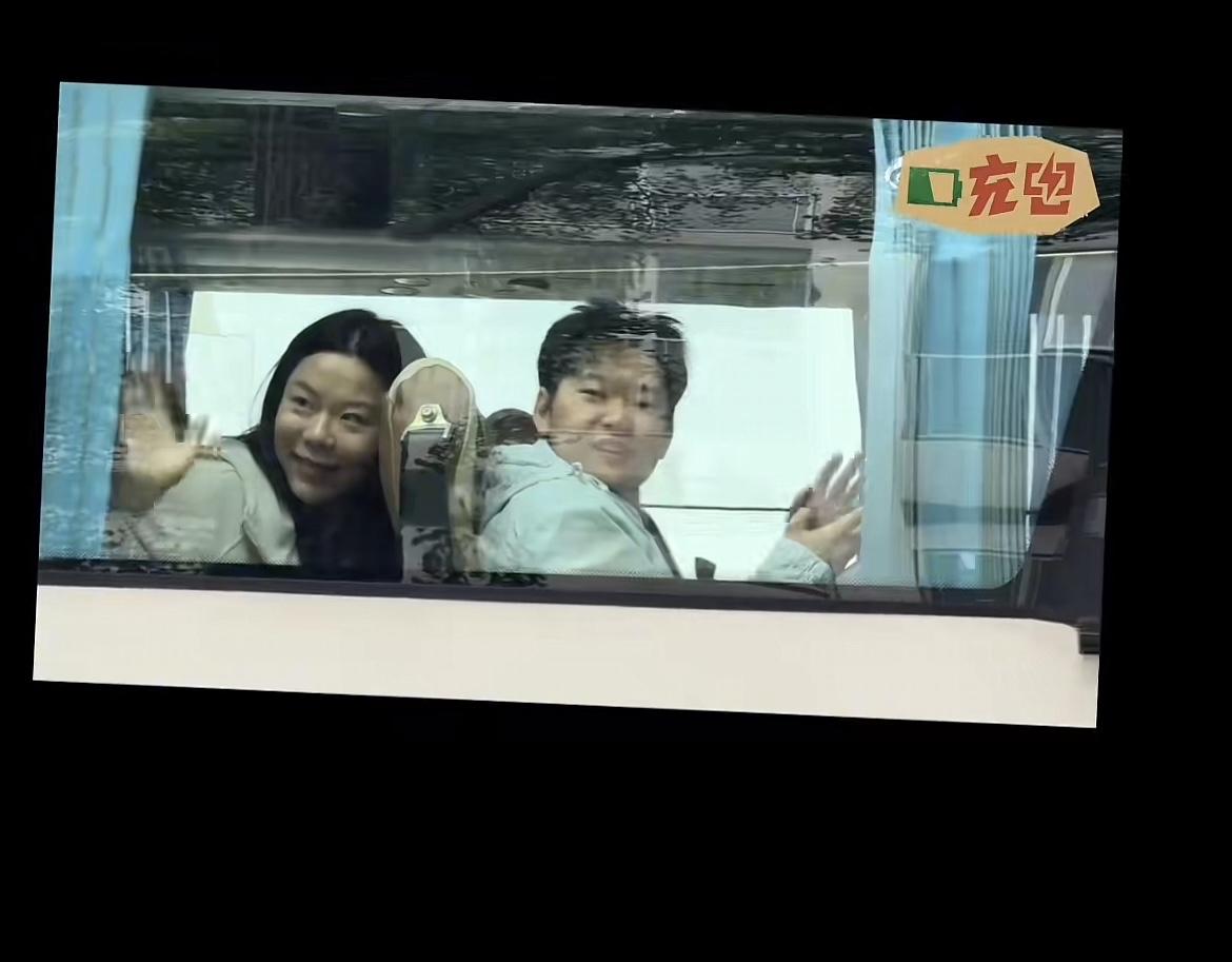 贾一凡、谭宁启程前往🇩🇰丹麦，出征尤伯杯！两人作为国羽女双的中流砥柱，发挥