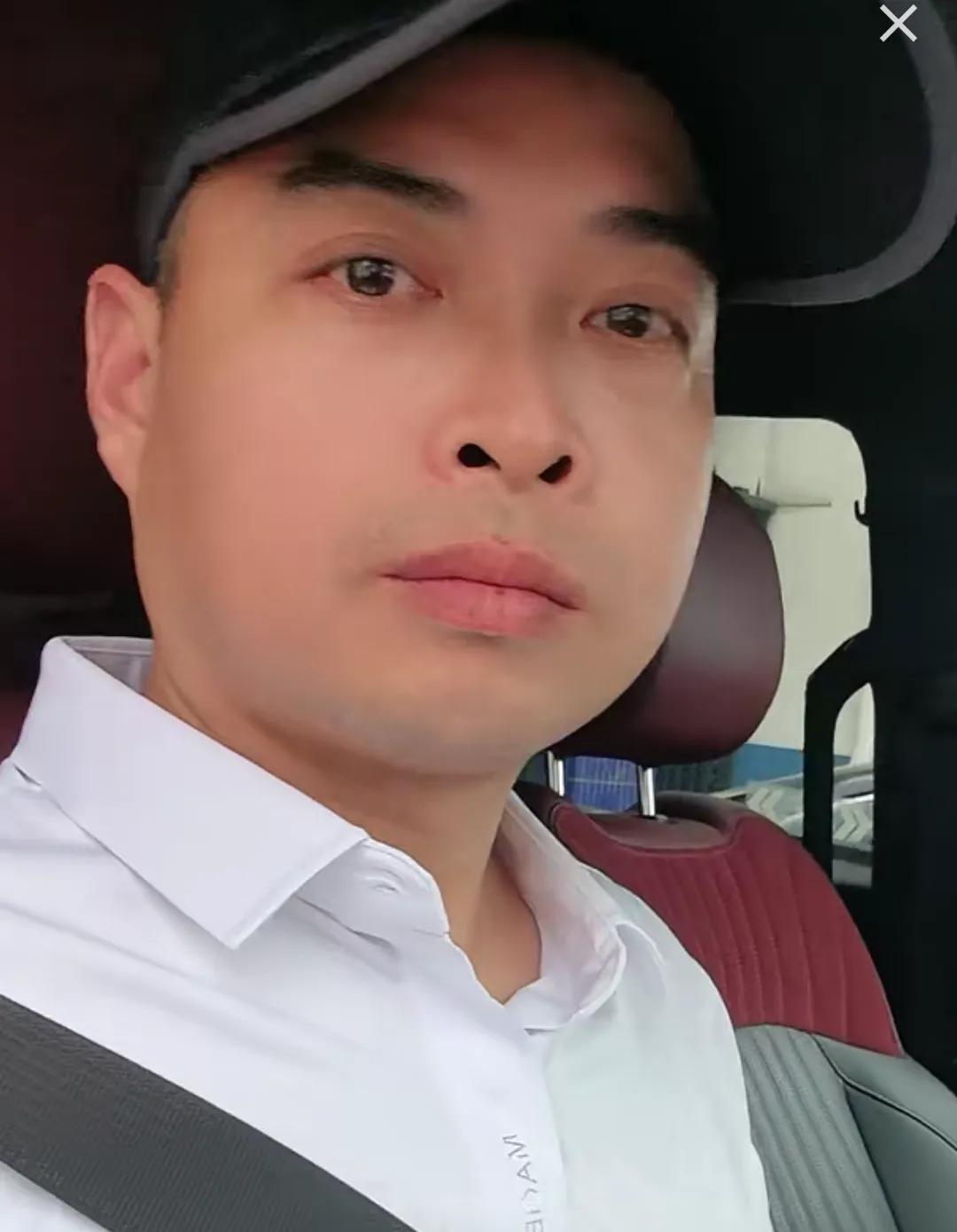 千呼万唤，许妈姚爸以及李老师在快六点半的时候，终于出来了！出来之前有个小插曲，