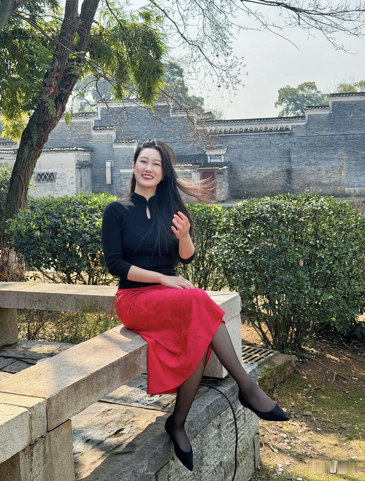 💍💃喜庆的红色，幸福的微笑，期待美好的未来！