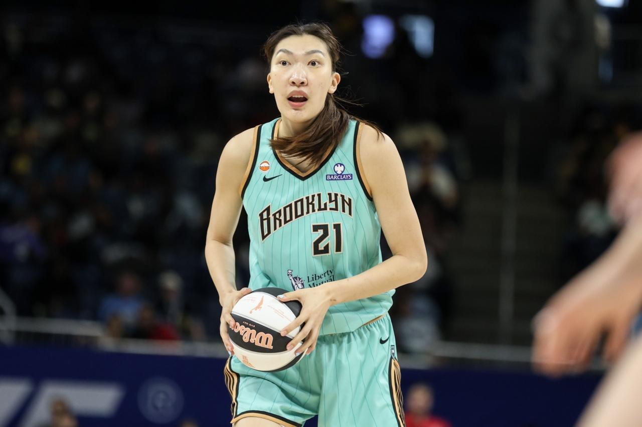 不吹不黑！纽约99-98险胜达拉斯，看看本场中国德比韩旭与李月汝数据对比！！！