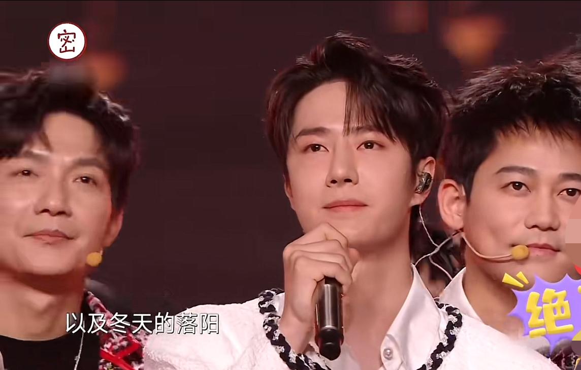 2022年东方卫视跨年0713站后排，连话筒都没有！这是今天在网上刷到的《梦圆